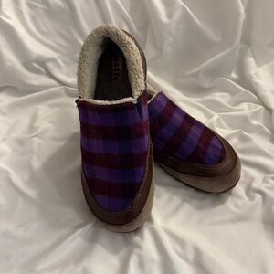 EUC Sorel Mackenzie Snow Holiday Slip-on Shoes
